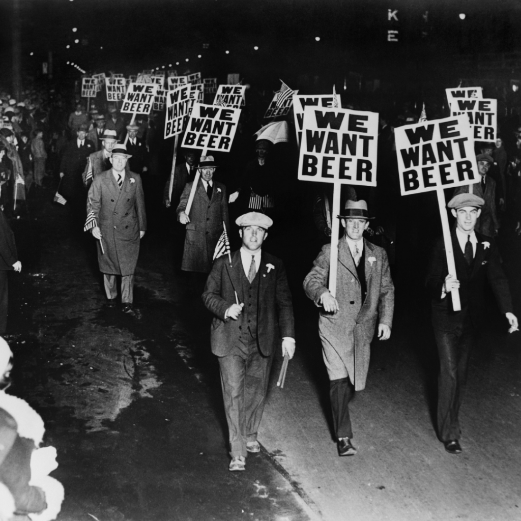 People protesting Prohibition that led to 21st Amendment.